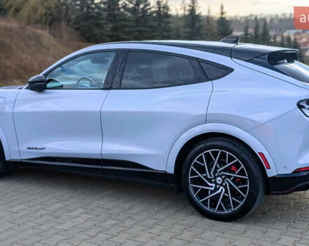 Белый Форд Mustang Mach-E, объемом двигателя 0 л и пробегом 77 тыс. км за 33622 $, фото 5 на Automoto.ua