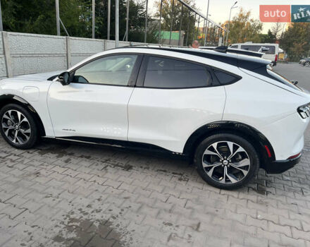 Білий Форд Mustang Mach-E, об'ємом двигуна 0 л та пробігом 48 тис. км за 25100 $, фото 10 на Automoto.ua