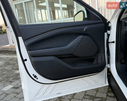 Белый Форд Mustang Mach-E, объемом двигателя 0 л и пробегом 60 тыс. км за 22200 $, фото 72 на Automoto.ua