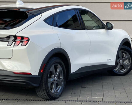 Белый Форд Mustang Mach-E, объемом двигателя 0 л и пробегом 58 тыс. км за 22950 $, фото 51 на Automoto.ua