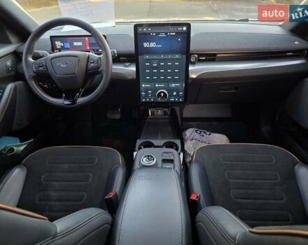 Белый Форд Mustang Mach-E, объемом двигателя 0 л и пробегом 31 тыс. км за 31999 $, фото 55 на Automoto.ua