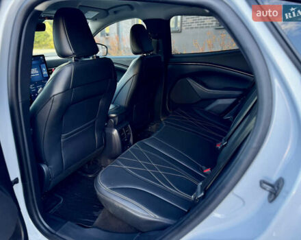 Белый Форд Mustang Mach-E, объемом двигателя 0 л и пробегом 32 тыс. км за 24500 $, фото 10 на Automoto.ua