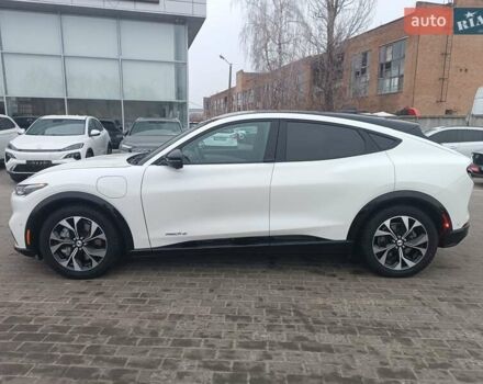 Белый Форд Mustang Mach-E, объемом двигателя 0 л и пробегом 37 тыс. км за 28900 $, фото 3 на Automoto.ua