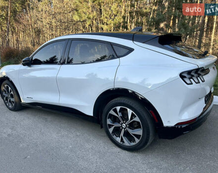 Белый Форд Mustang Mach-E, объемом двигателя 0 л и пробегом 51 тыс. км за 29900 $, фото 5 на Automoto.ua