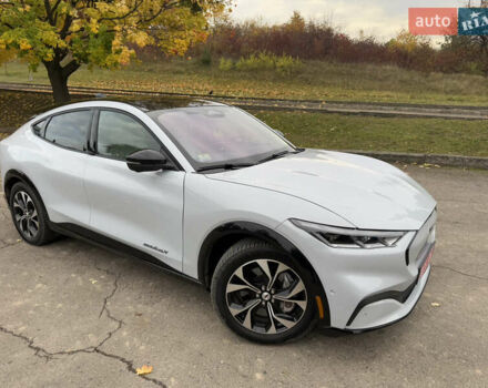Форд Mustang Mach-E 2022 в Ровно на Automoto.ua Белый Форд Mustang Mach-E, объемом двигателя 0 л и пробегом 75 тыс. км за 23700 $, фото 1 на Automoto.ua