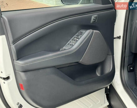 Белый Форд Mustang Mach-E, объемом двигателя 0 л и пробегом 59 тыс. км за 21950 $, фото 56 на Automoto.ua