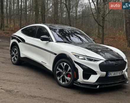 Білий Форд Mustang Mach-E, об'ємом двигуна 0 л та пробігом 8 тис. км за 26700 $, фото 2 на Automoto.ua