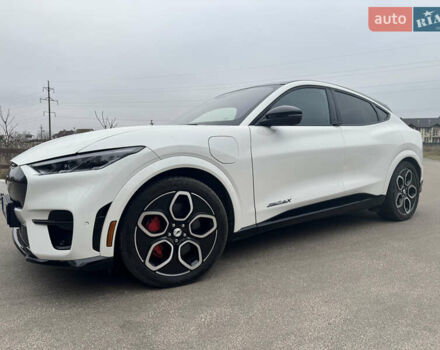 Белый Форд Mustang Mach-E, объемом двигателя 0 л и пробегом 8 тыс. км за 32500 $, фото 5 на Automoto.ua