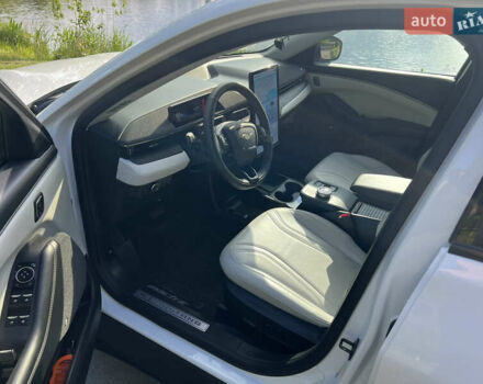Белый Форд Mustang Mach-E, объемом двигателя 0 л и пробегом 19 тыс. км за 30900 $, фото 18 на Automoto.ua