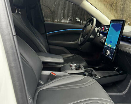Білий Форд Mustang Mach-E, об'ємом двигуна 0 л та пробігом 8 тис. км за 26700 $, фото 11 на Automoto.ua