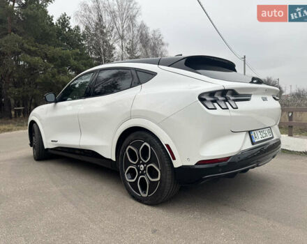Белый Форд Mustang Mach-E, объемом двигателя 0 л и пробегом 8 тыс. км за 32500 $, фото 4 на Automoto.ua