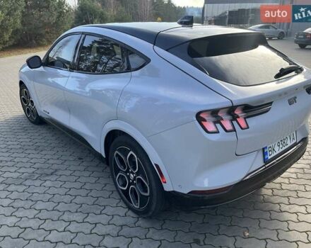 Белый Форд Mustang Mach-E, объемом двигателя 0 л и пробегом 33 тыс. км за 32500 $, фото 5 на Automoto.ua