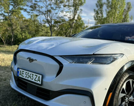 Белый Форд Mustang Mach-E, объемом двигателя 0 л и пробегом 31 тыс. км за 31000 $, фото 2 на Automoto.ua