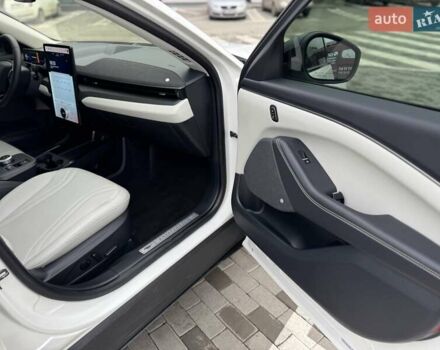 Білий Форд Mustang Mach-E, об'ємом двигуна 0 л та пробігом 34 тис. км за 29500 $, фото 24 на Automoto.ua