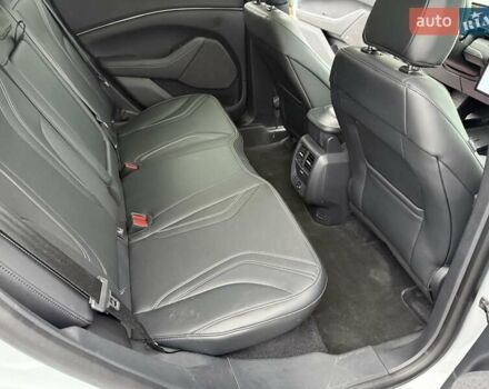 Білий Форд Mustang Mach-E, об'ємом двигуна 0 л та пробігом 6 тис. км за 28500 $, фото 3 на Automoto.ua