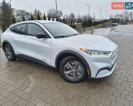 Белый Форд Mustang Mach-E, объемом двигателя 0 л и пробегом 15 тыс. км за 24500 $, фото 2 на Automoto.ua