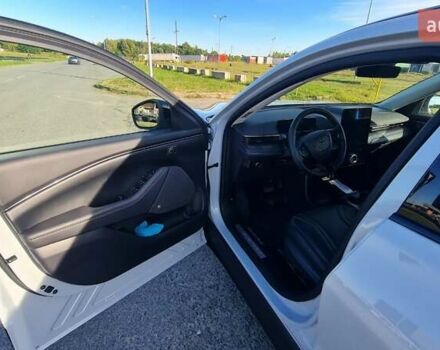 Белый Форд Mustang Mach-E, объемом двигателя 0 л и пробегом 12 тыс. км за 27000 $, фото 26 на Automoto.ua