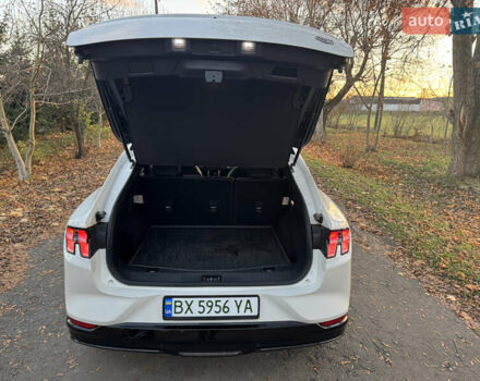 Білий Форд Mustang Mach-E, об'ємом двигуна 0 л та пробігом 39 тис. км за 25500 $, фото 15 на Automoto.ua