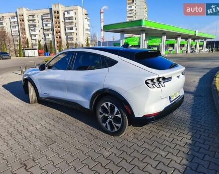 Белый Форд Mustang Mach-E, объемом двигателя 0 л и пробегом 8 тыс. км за 26900 $, фото 2 на Automoto.ua
