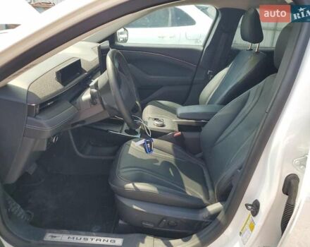 Белый Форд Mustang Mach-E, объемом двигателя 0 л и пробегом 17 тыс. км за 10200 $, фото 6 на Automoto.ua