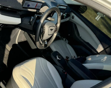 Белый Форд Mustang Mach-E, объемом двигателя 0 л и пробегом 31 тыс. км за 31000 $, фото 10 на Automoto.ua
