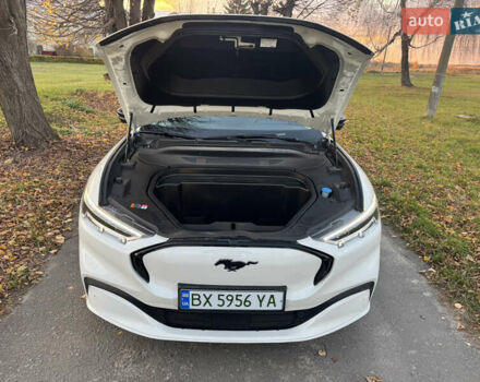 Білий Форд Mustang Mach-E, об'ємом двигуна 0 л та пробігом 39 тис. км за 25500 $, фото 9 на Automoto.ua