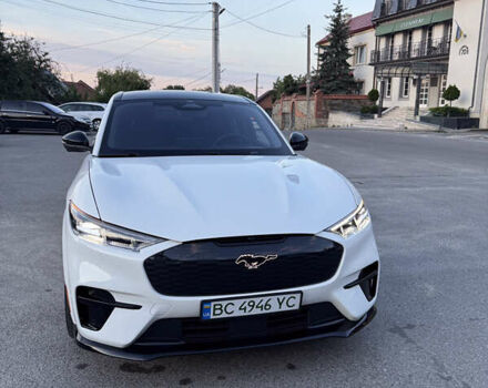 Белый Форд Mustang Mach-E, объемом двигателя 0 л и пробегом 7 тыс. км за 32000 $, фото 1 на Automoto.ua