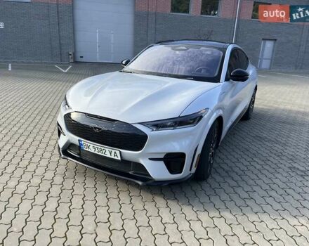 Белый Форд Mustang Mach-E, объемом двигателя 0 л и пробегом 33 тыс. км за 32500 $, фото 2 на Automoto.ua
