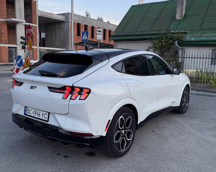Белый Форд Mustang Mach-E, объемом двигателя 0 л и пробегом 7 тыс. км за 32000 $, фото 5 на Automoto.ua