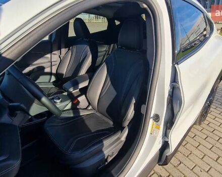 Белый Форд Mustang Mach-E, объемом двигателя 0 л и пробегом 12 тыс. км за 27000 $, фото 29 на Automoto.ua