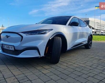 Белый Форд Mustang Mach-E, объемом двигателя 0 л и пробегом 12 тыс. км за 27000 $, фото 1 на Automoto.ua