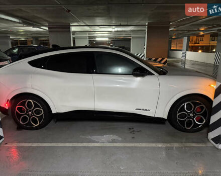 Белый Форд Mustang Mach-E, объемом двигателя 0 л и пробегом 8 тыс. км за 32500 $, фото 7 на Automoto.ua