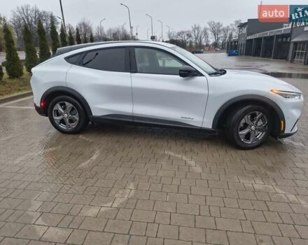 Белый Форд Mustang Mach-E, объемом двигателя 0 л и пробегом 15 тыс. км за 24500 $, фото 3 на Automoto.ua