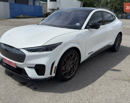 Білий Форд Mustang Mach-E, об'ємом двигуна 0 л та пробігом 6 тис. км за 36500 $, фото 2 на Automoto.ua