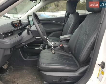 Белый Форд Mustang Mach-E, объемом двигателя 0 л и пробегом 13 тыс. км за 11900 $, фото 6 на Automoto.ua