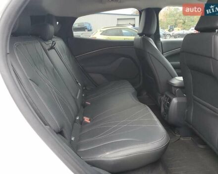 Белый Форд Mustang Mach-E, объемом двигателя 0 л и пробегом 13 тыс. км за 11900 $, фото 10 на Automoto.ua