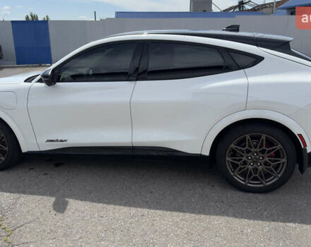 Білий Форд Mustang Mach-E, об'ємом двигуна 0 л та пробігом 6 тис. км за 36500 $, фото 3 на Automoto.ua