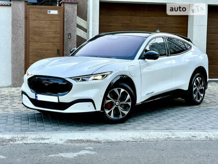 Форд Mustang Mach-E 2020 в Одессе на Automoto.ua Белый Форд Mustang Mach-E, объемом двигателя 0 л и пробегом 26 тыс. км за 32900 $, фото 1 на Automoto.ua