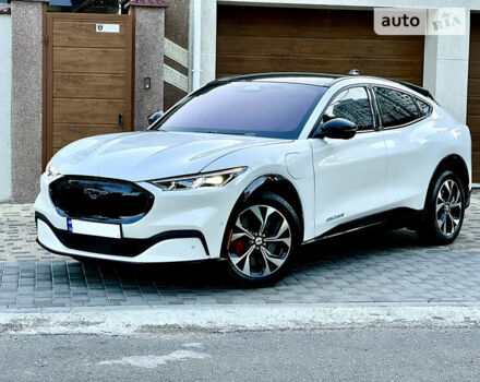 Белый Форд Mustang Mach-E, объемом двигателя 0 л и пробегом 26 тыс. км за 32900 $, фото 1 на Automoto.ua