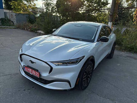 Белый Форд Mustang Mach-E, объемом двигателя 0 л и пробегом 100 тыс. км за 31000 $, фото 1 на Automoto.ua