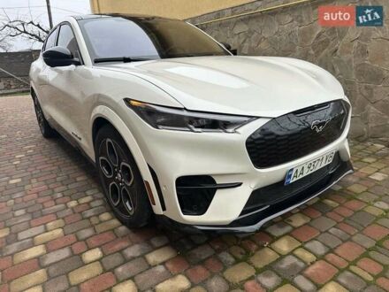 Форд Mustang Mach-E 2022 в Киеве на Automoto.ua Белый Форд Mustang Mach-E, объемом двигателя 0 л и пробегом 15 тыс. км за 29900 $, фото 1 на Automoto.ua