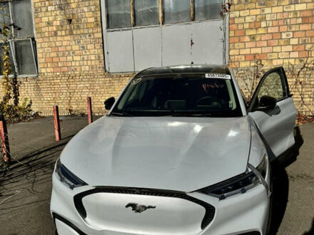 Белый Форд Mustang Mach-E, объемом двигателя 0 л и пробегом 90 тыс. км за 21500 $, фото 1 на Automoto.ua