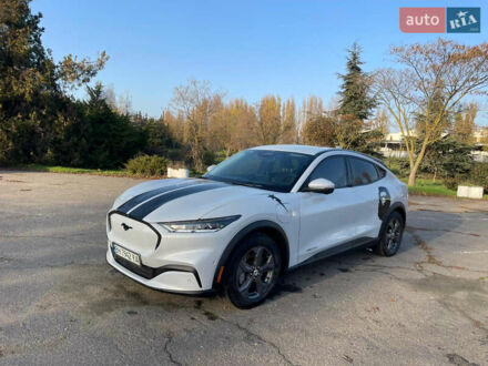 Белый Форд Mustang Mach-E, объемом двигателя 0 л и пробегом 66 тыс. км за 25000 $, фото 1 на Automoto.ua