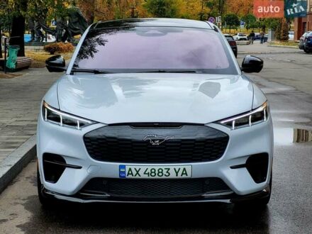 Форд Mustang Mach-E 2023 у Харкові на Automoto.ua Білий Форд Mustang Mach-E, об'ємом двигуна 0 л та пробігом 11 тис. км за 32700 $, фото 1 на Automoto.ua
