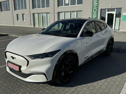 Форд Mustang Mach-E 2023 в Львове на Automoto.ua Белый Форд Mustang Mach-E, объемом двигателя 0 л и пробегом 24 тыс. км за 29000 $, фото 1 на Automoto.ua