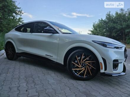 Белый Форд Mustang Mach-E, объемом двигателя 0 л и пробегом 8 тыс. км за 34999 $, фото 1 на Automoto.ua