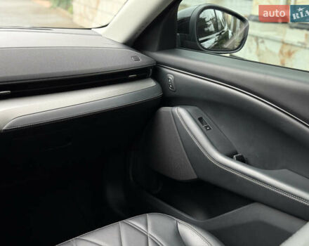 Чорний Форд Mustang Mach-E, об'ємом двигуна 0 л та пробігом 98 тис. км за 25900 $, фото 38 на Automoto.ua