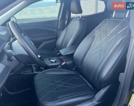 Черный Форд Mustang Mach-E, объемом двигателя 0 л и пробегом 26 тыс. км за 27590 $, фото 24 на Automoto.ua