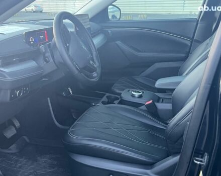 Черный Форд Mustang Mach-E, объемом двигателя 0 л и пробегом 26 тыс. км за 27590 $, фото 22 на Automoto.ua