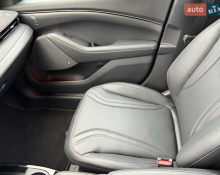 Черный Форд Mustang Mach-E, объемом двигателя 0 л и пробегом 10 тыс. км за 26999 $, фото 38 на Automoto.ua